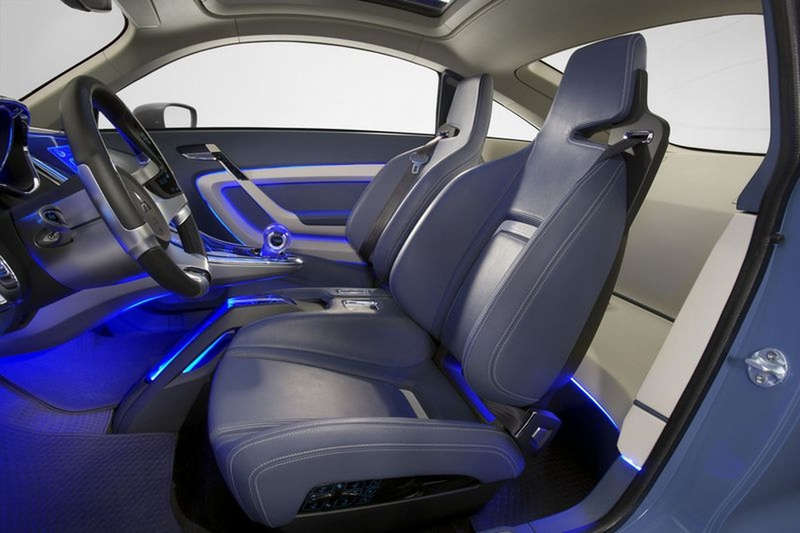 Illustration for article titled Mitsubishi iMiEV Sport Air Concept: Similar Body, Tron-Like Interior